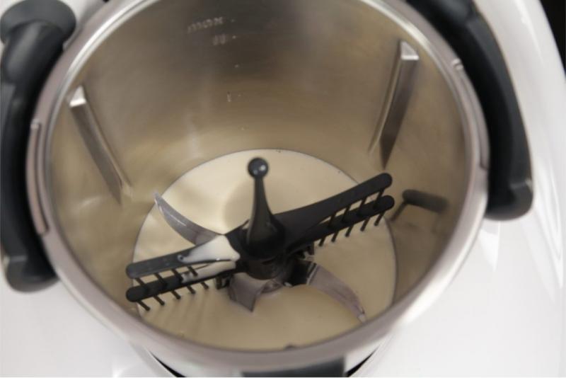 Sahne im Mixtopf