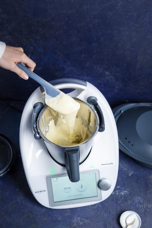 Spätzle-Teig im Mixtopf