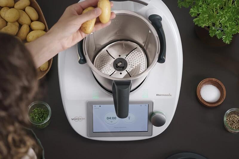 Blick in den Mixtopf des Thermomix® mit der Welle