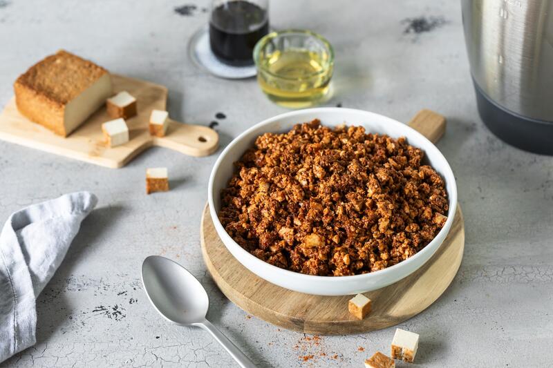 Eine Schale mit veganem Hack
