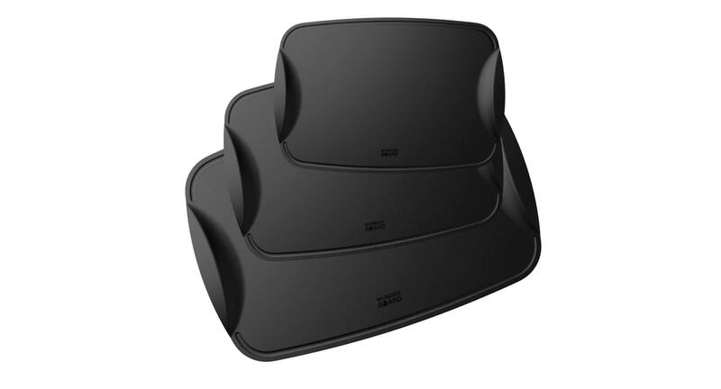 Drei schwarze Schneidebretter 