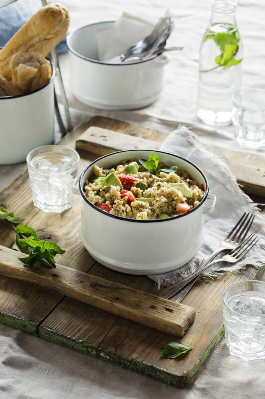 Couscous-Salat mit Avocado und Erdbeeren