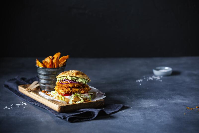 Burger mit Süßkartoffelpommes