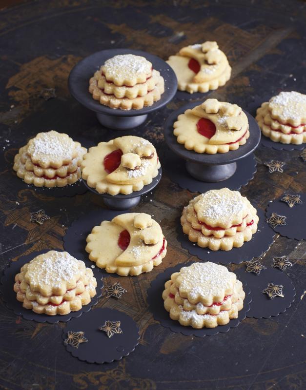Terrassenplätzchen mit Himbeerkonfitüre