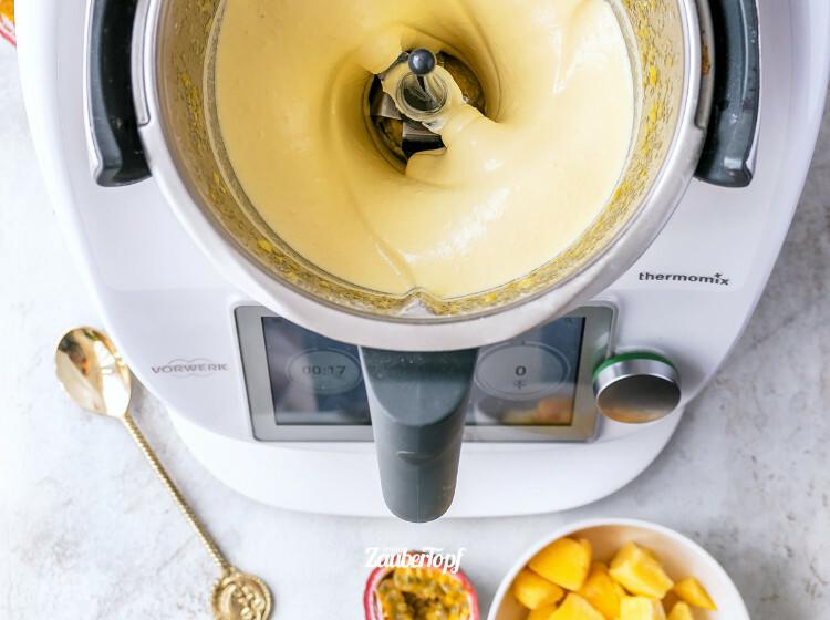 Thermomix® mit Solero-Softeis auf hellem Untergrund