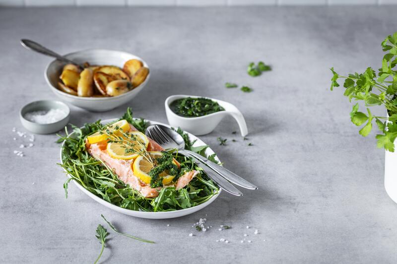 Lachs auf Kräuterbett