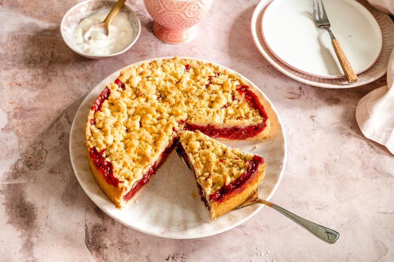 Kirsch-Streuselkuchen angeschnitten