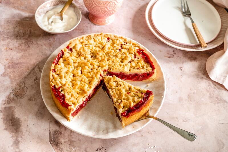 Kirsch-Streuselkuchen angeschnitten
