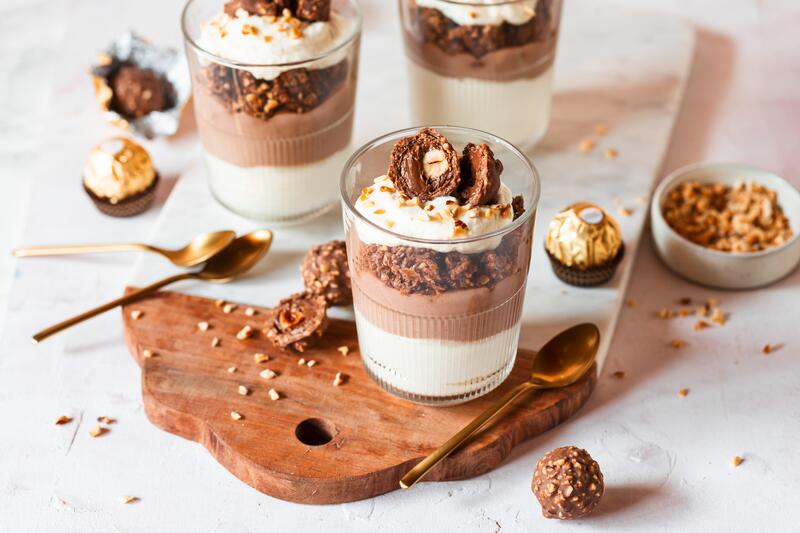 Rocher-Dessert in Dessert-Gläsern