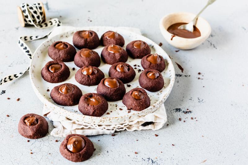 Schoko-Engelsaugen auf einem Teller