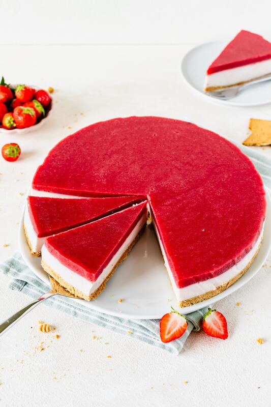 Angeschnittene Joghurt-Torte ohne Backen