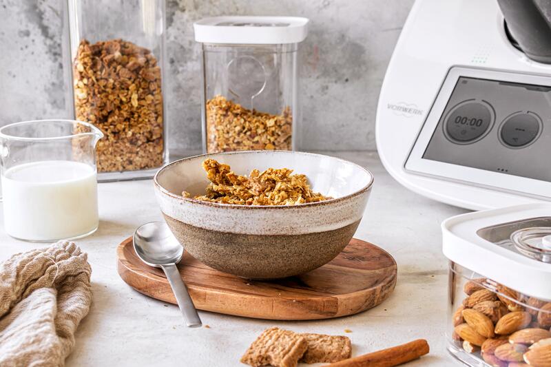 Crunchy Chrustmas Granola in Schüssel