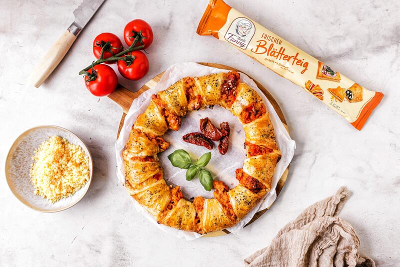 Knuspriger Pizzakranz mit angelegtem frischen Blätterteig von Tante Fanny