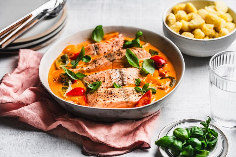 Lachs in Paprika-Rahm-Soße