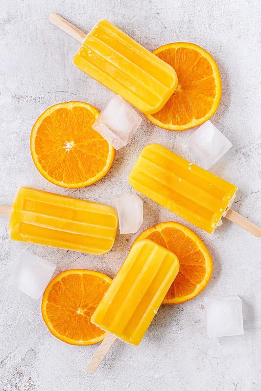 Capri-Eis am Stiel mit Orangenscheiben