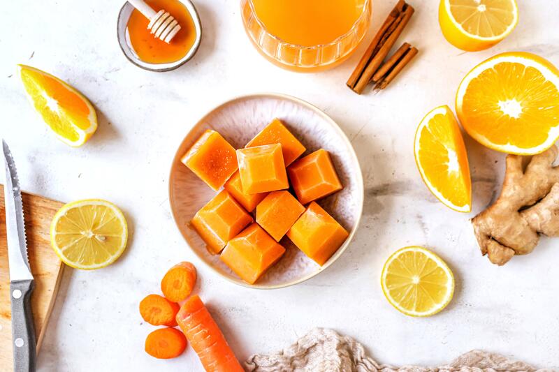 Immun-Würfel in weißer Schale