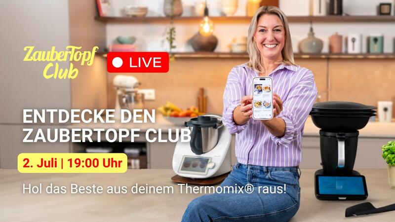 Blonde Frau sitzt in einer Küche. Schrift: Live Event ZauberTopf Club