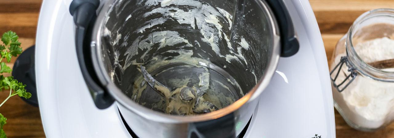 Tschüss, Teigreste! So einfach löst du Teigreste aus dem Mixtopf