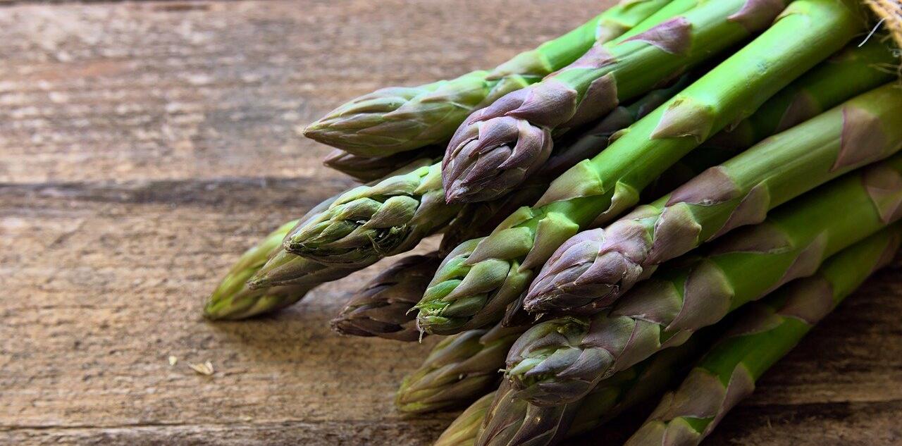 Kann ich Spargel roh essen?