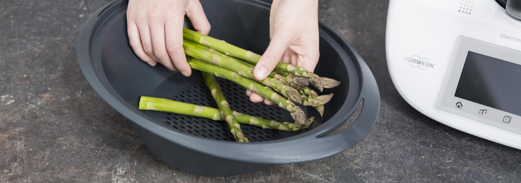 Grünen Spargel schälen oder nicht?