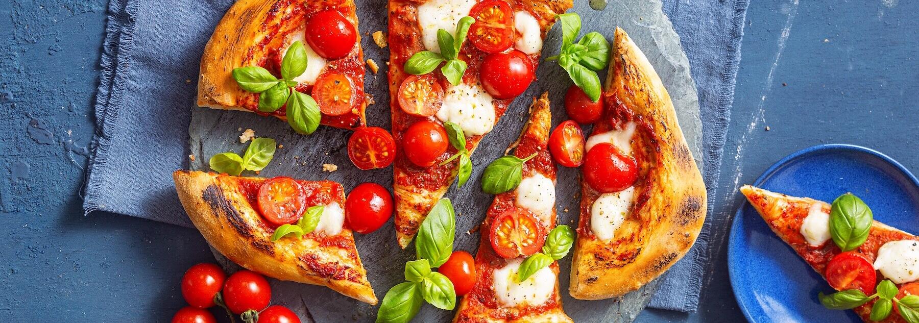 Pinsa belegen – so vielseitig, so gut! 😋 🍅 🌱