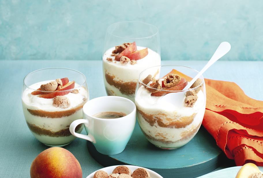Amarettini-Pfirsich-Semifreddo