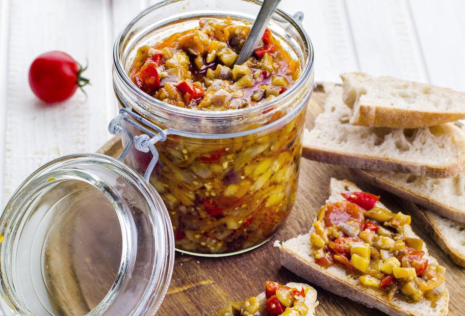 Würziges Ofengemüse im Glas