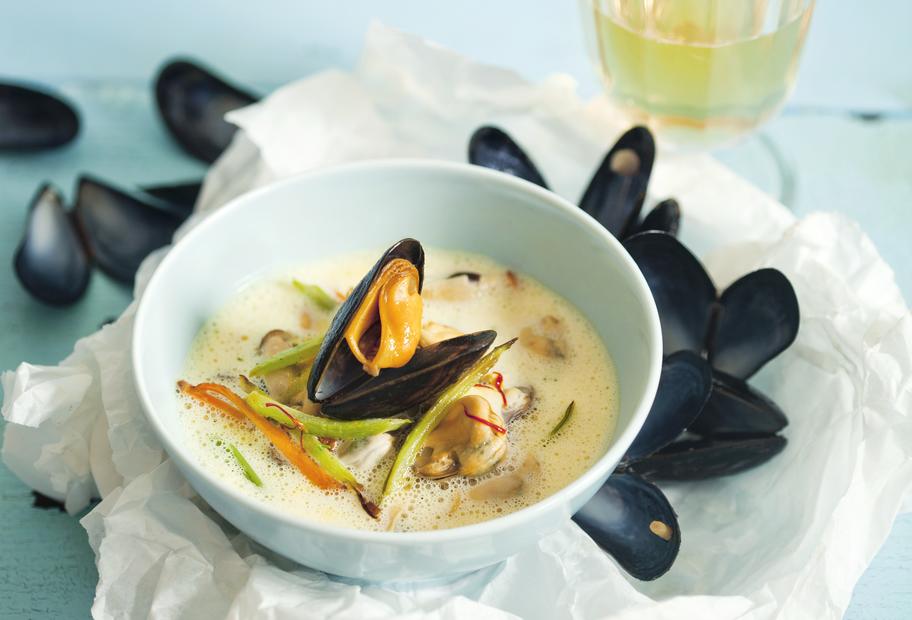 Feine Muschelsuppe mit Safran
