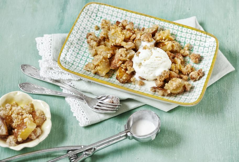 Gebackene Birnen mit Walnuss-Streuseln