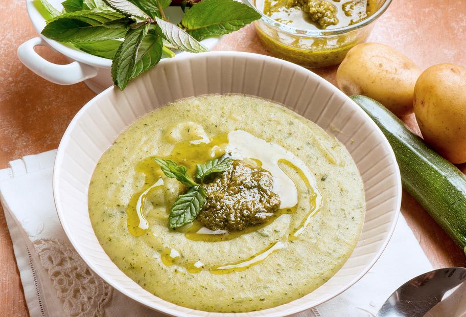 Gemüsesuppe mit Pesto