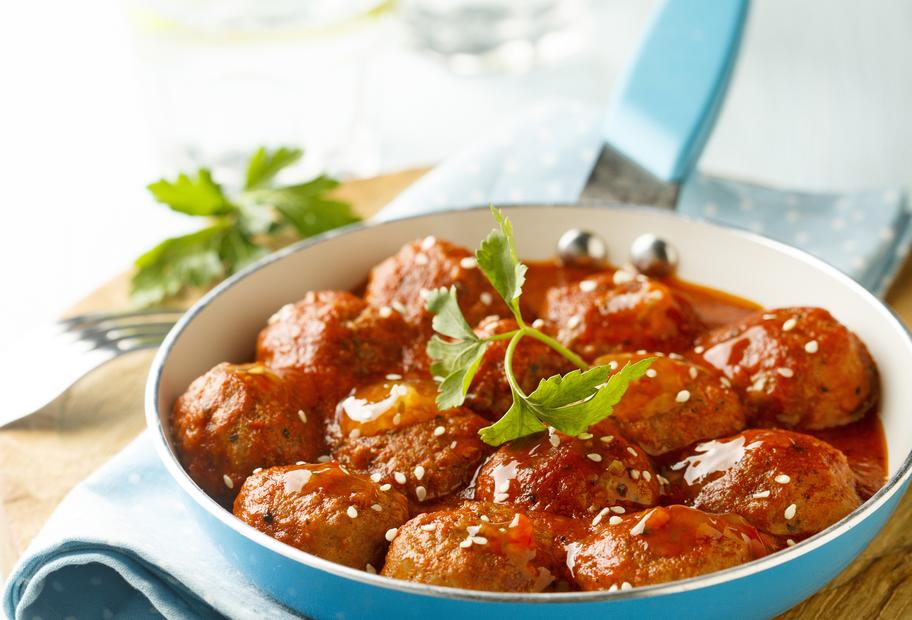 Kleine Frikadellen mit Tomatensoße