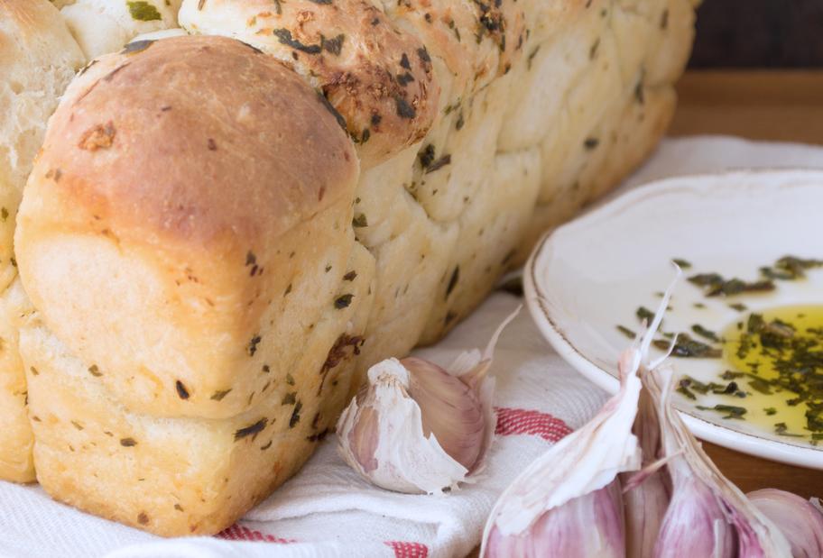 Knoblauch-Kräuterbrot mit Buttermilch