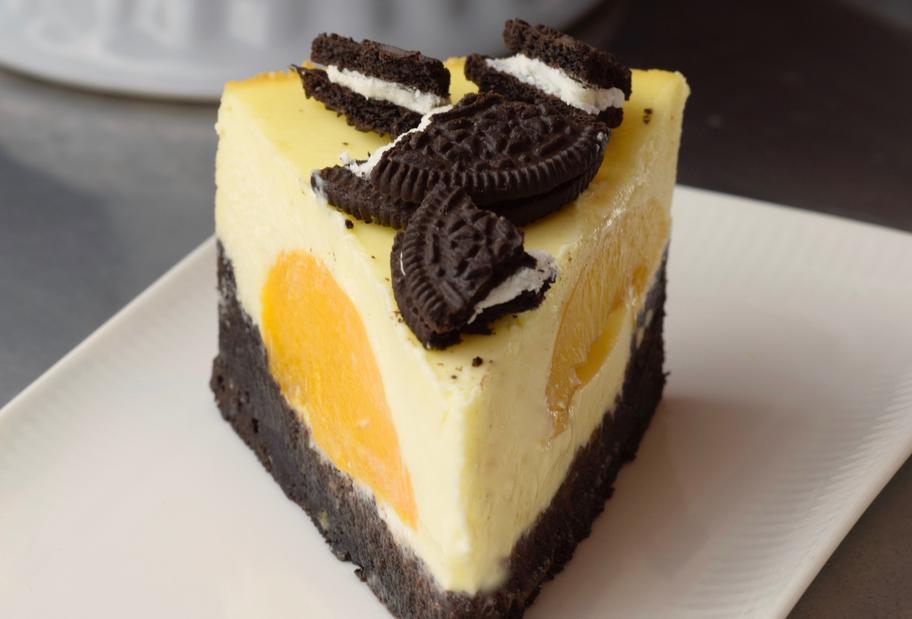 Oreo-Cheesecake mit Pfirsichen