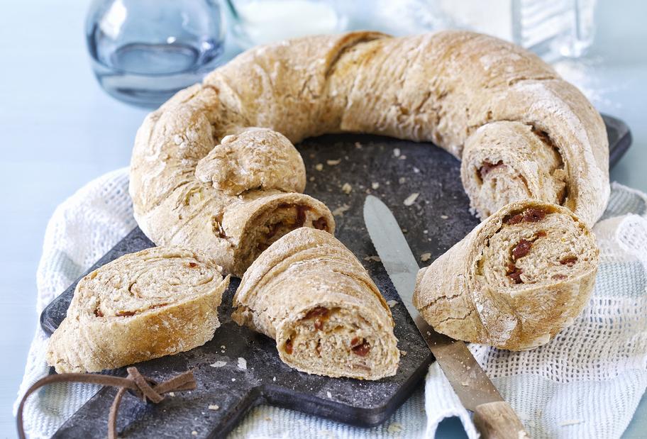 Pikanter Vollkornbrotkranz