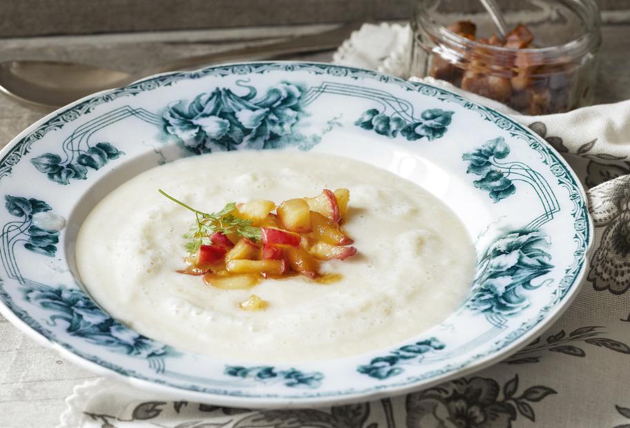 Cremige Selleriesuppe mit Apfel