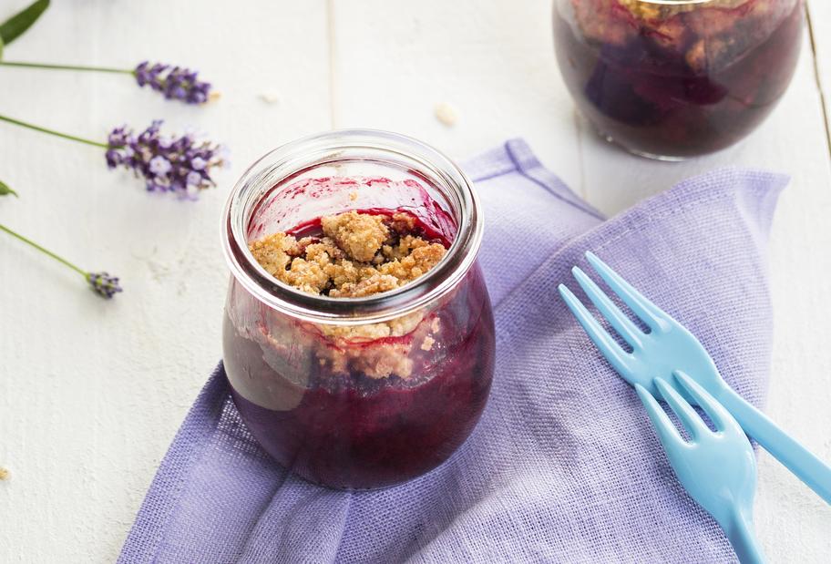 Warme Brombeeren mit Dinkel-Crumble