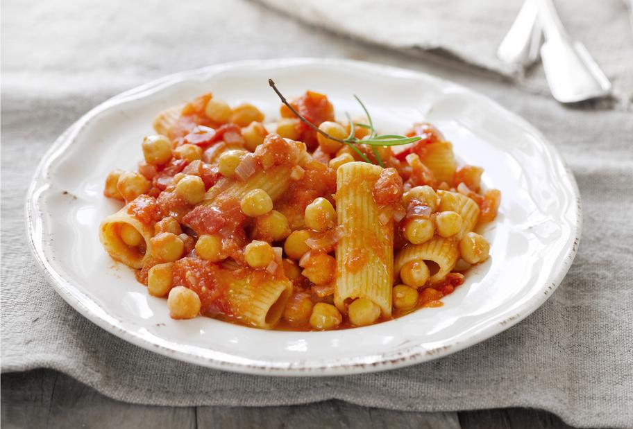 Schnelle Kichererbsen-Rigatoni mit wenig Zutaten