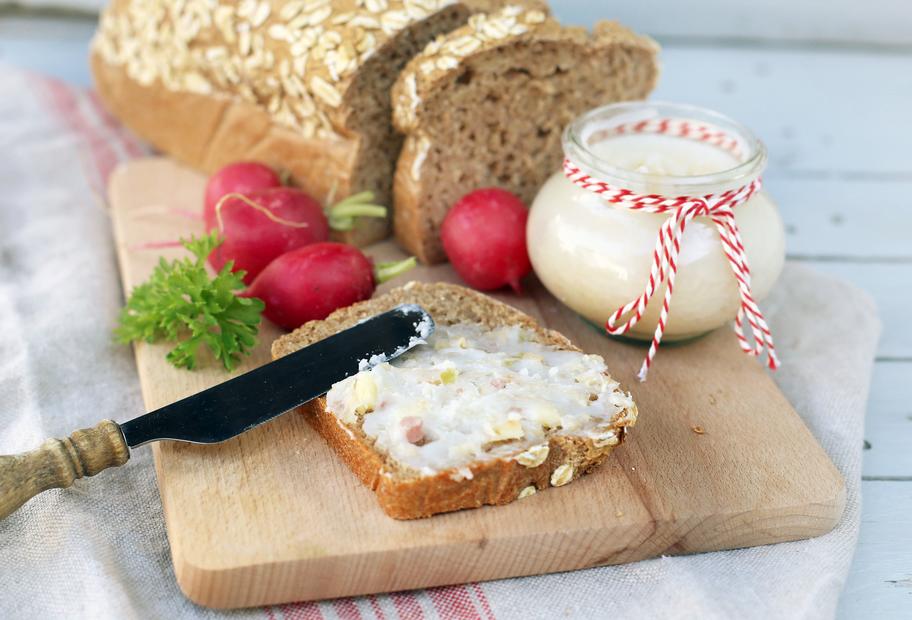 Dinkelvollkornbrot mit Zwiebelschmalz