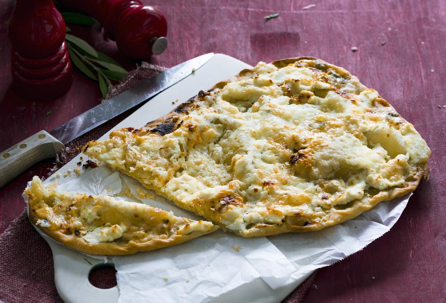 Flammkuchen quattro formaggi