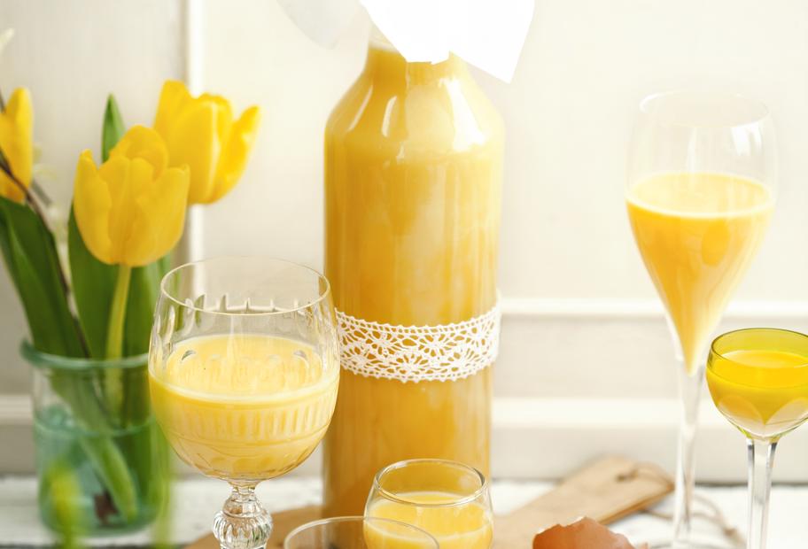 Fruchtiger Orangen-Eierlikör