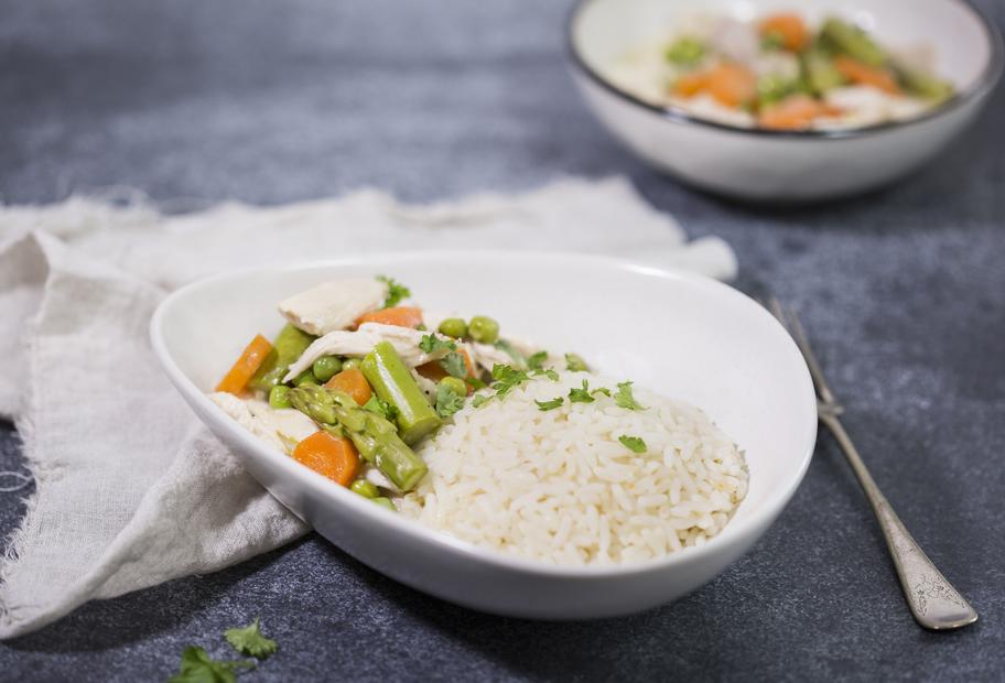 Hühnerfrikassee mit lockerem Reis