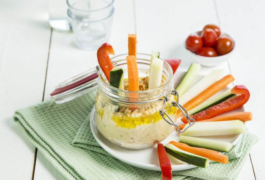 Hummus mit Gemüsesticks