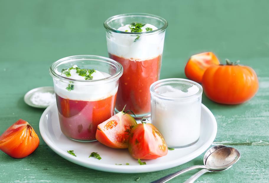 Kalte Tomatensuppe mit Meerrettichschaum