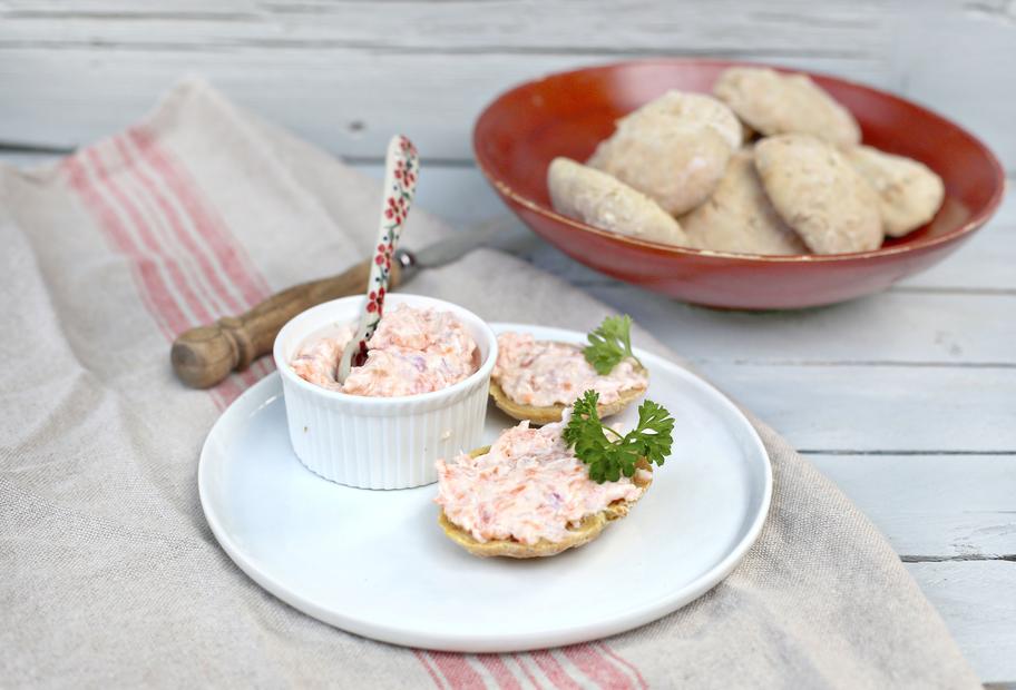 Kartoffelbrötchen mit Lachs-Frischkäse