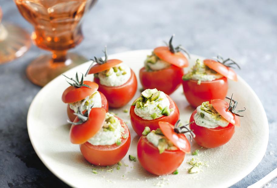 Kirschtomaten mit Basilikumcreme