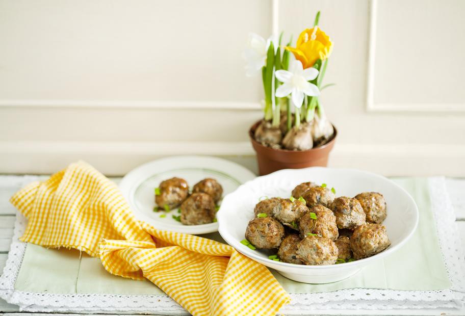 Kleine Zwiebel-Lammbällchen