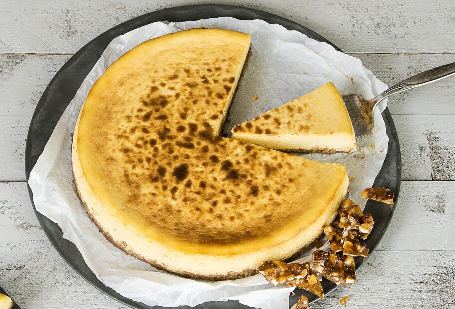 Zartschmelzender Kürbis-Käsekuchen mit Mandel-Karamell
