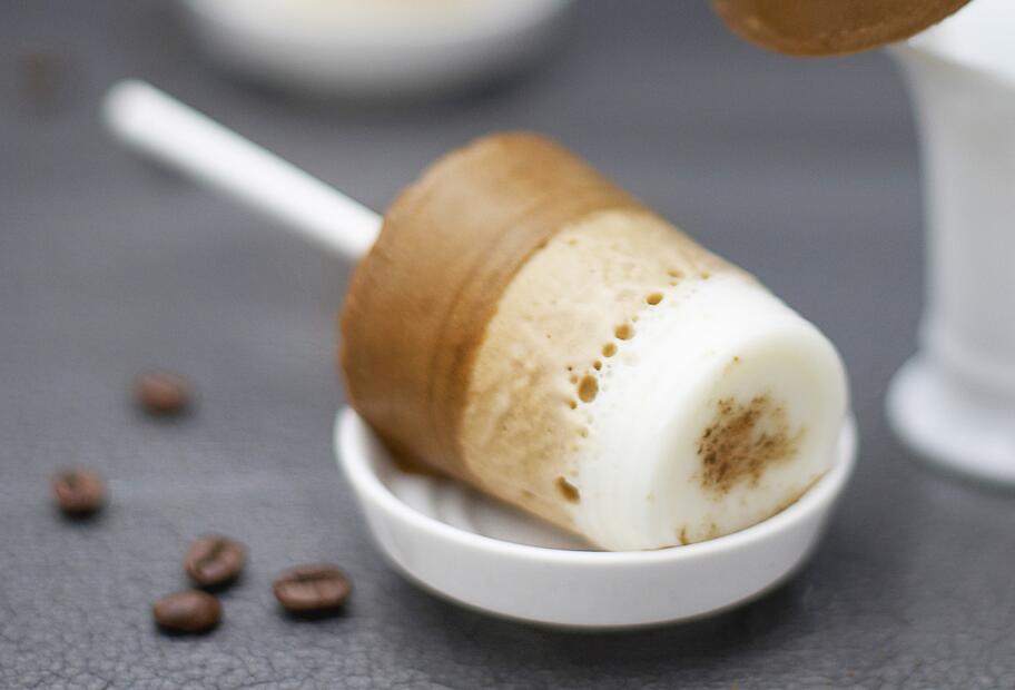 Latte-macchiato-Eis am Stiel