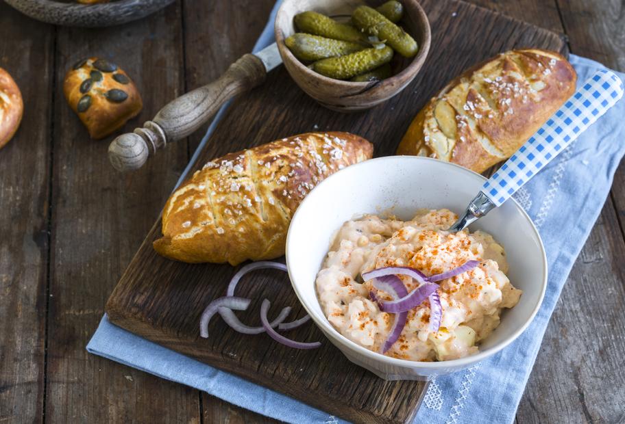 Laugenstangen mit Obazda