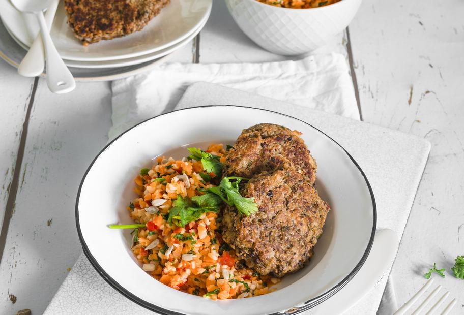 Vegetarische Linsenbratlinge mit Salat